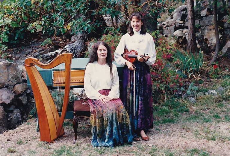 Mary Muckle with her harpsicord (left) and violinist Marjorie (right)