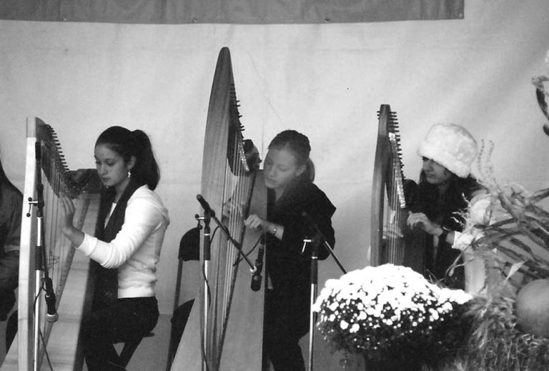 Three children [laying harps at Bytown-Days in the Bytown-Market